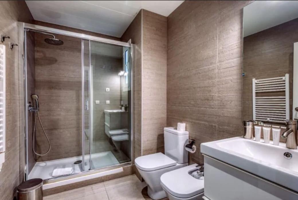 Perfectly Located 4Bed 4Bath Apartment In Barcelona 3 1 المظهر الخارجي الصورة